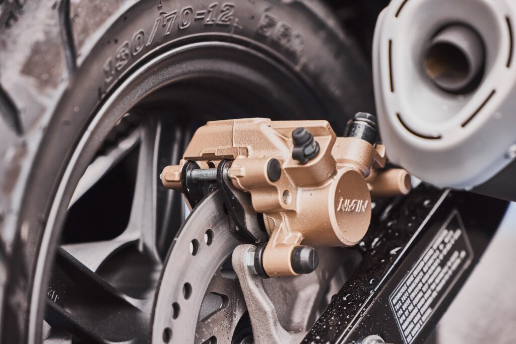 La pinza posteriore della MSX125 Grom (© Honda)