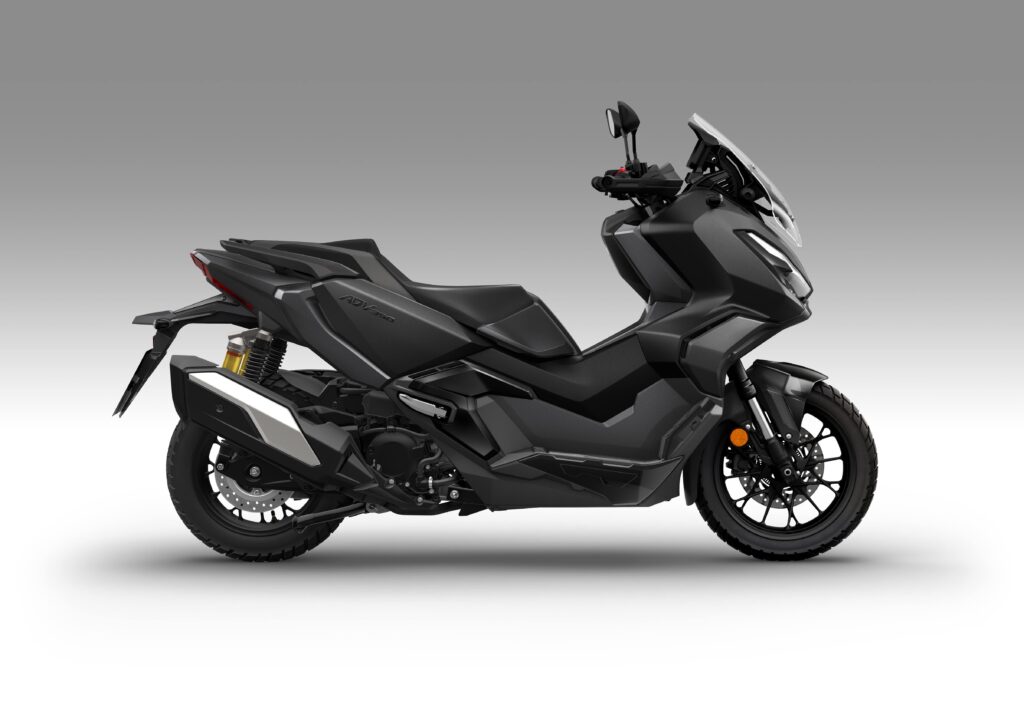 L'Honda ADV350 2026 visto lateralmente