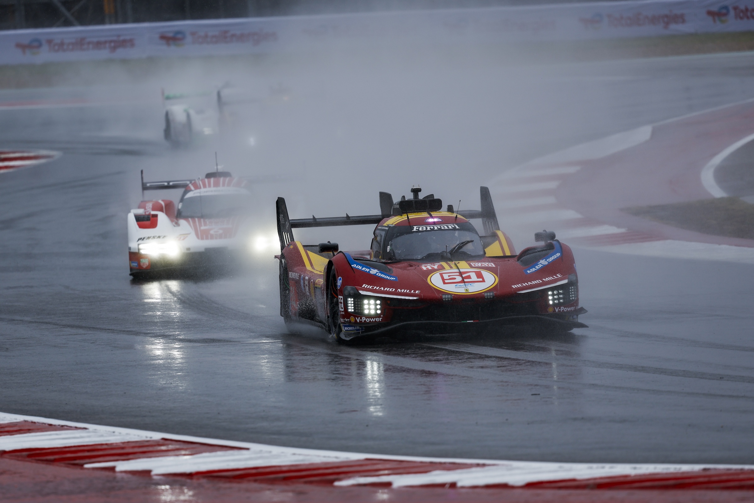 La #51 Ferrari leader alla 3ª ora della 6 Ore di Austin 2025 (© DPPI / FIA WEC)