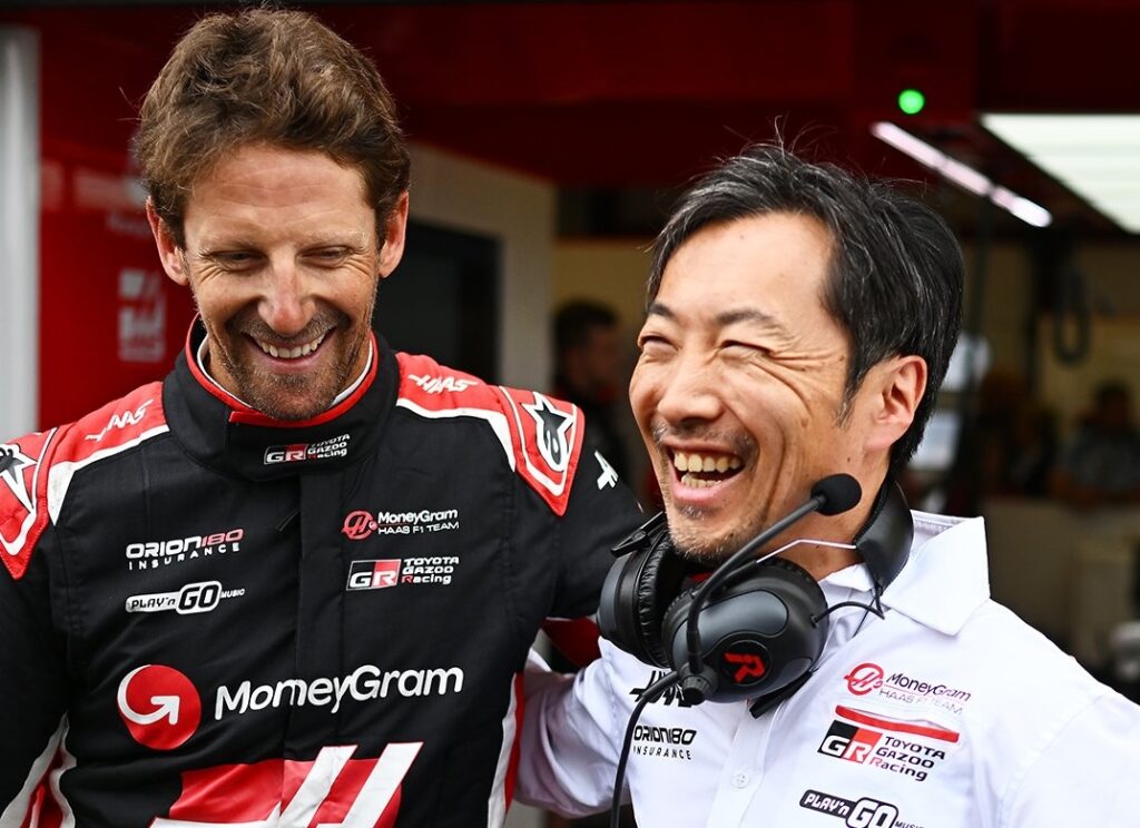 Romain Grosjean con Ayao Komatsu (© Haas F1 Team)