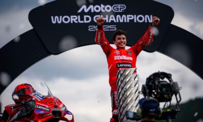 Marc Marquez durante i festeggiamenti per il titolo a Motegi