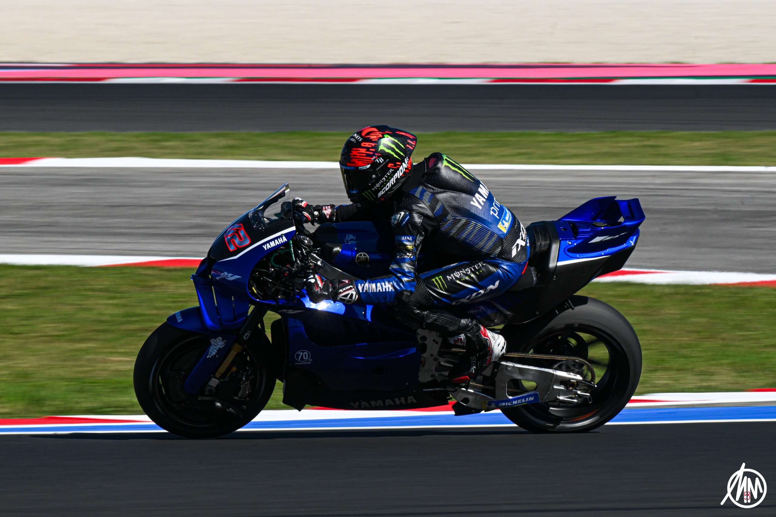 Alex Rins con il nuovo prototipo V4 Yamaha 