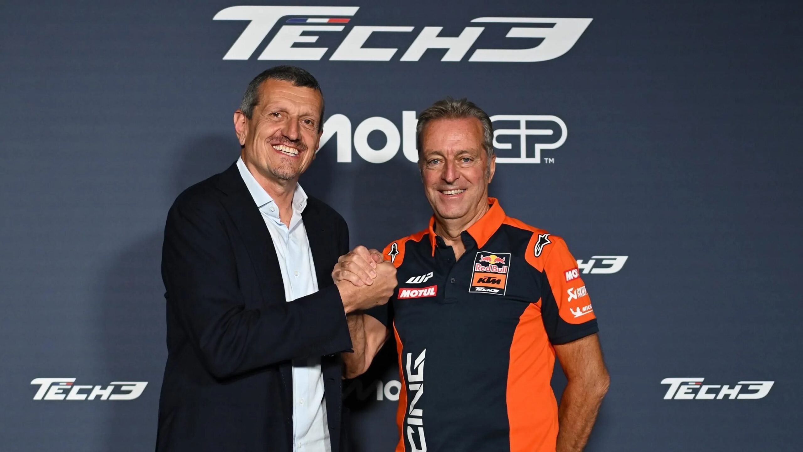 Guenther Steiner con Hervè Poncaral (© MotoGP)