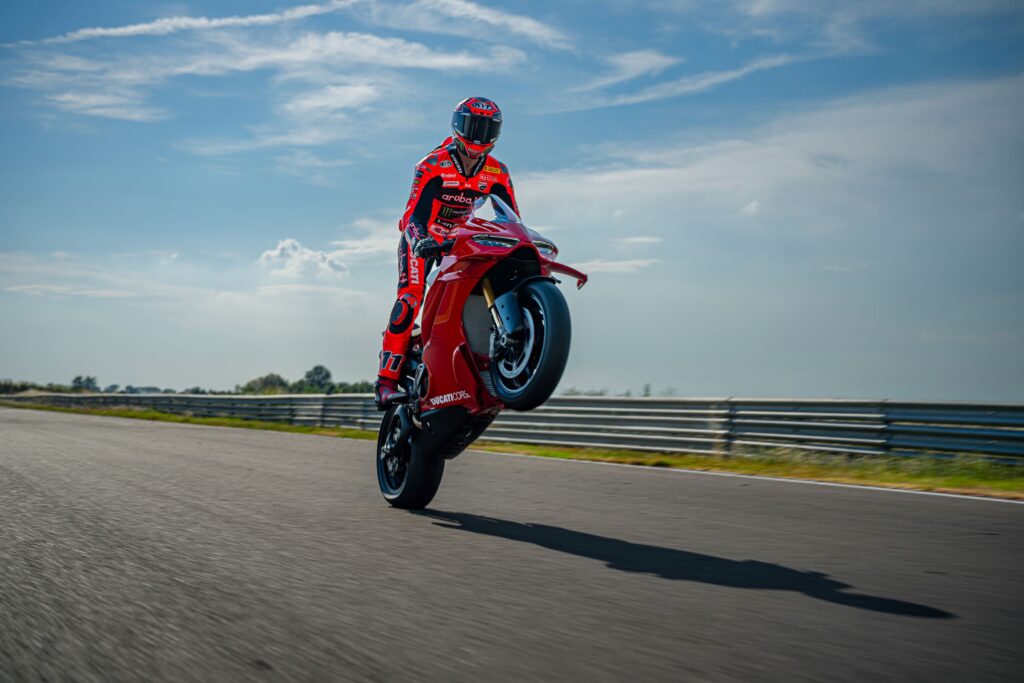 Bulega sulla Panigale V4 R 2026 (© Ducati)