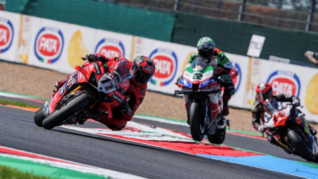 Nicolò Bulega in azione a Magny Cours