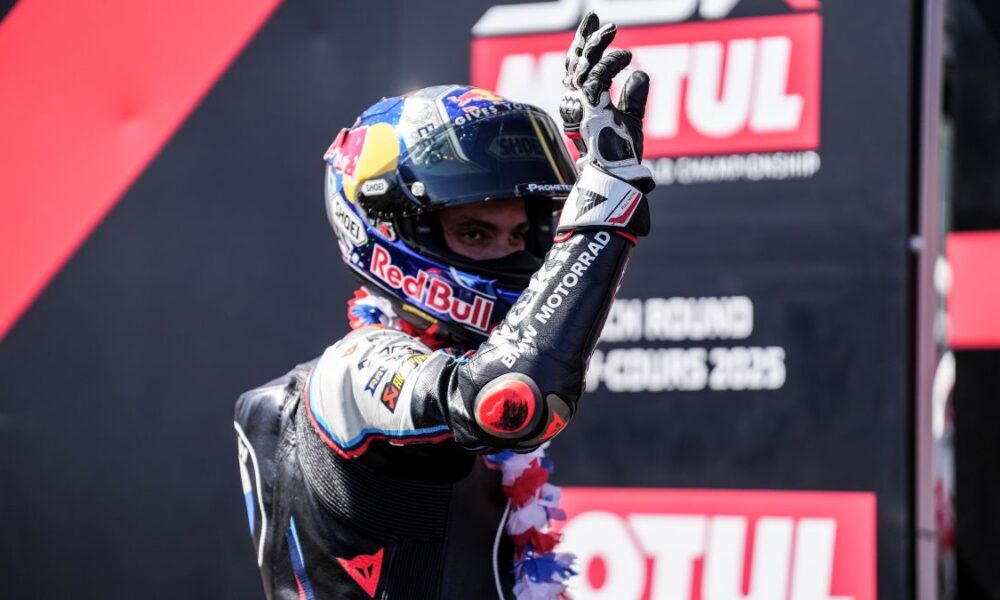 Razgatlioglu dominatore nel sabato di Magny Cours