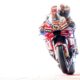 Bagnaia sulla sua Ducati sotto il ponte di Motegi