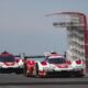Le Porsche #5 e #6 al COTA. Sullo sfondo la torre del circuito texano