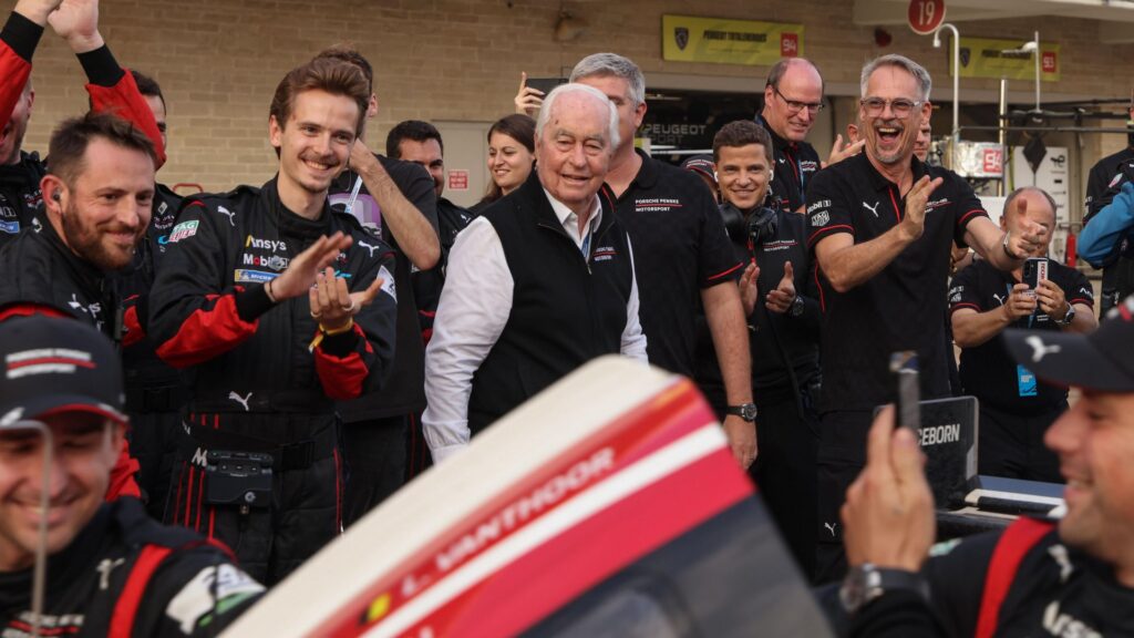 Roger Penske nei box di Austin. Il suo disimpegno dall'endurance potrebbe essere un motivo del ritiro della Porsche 963