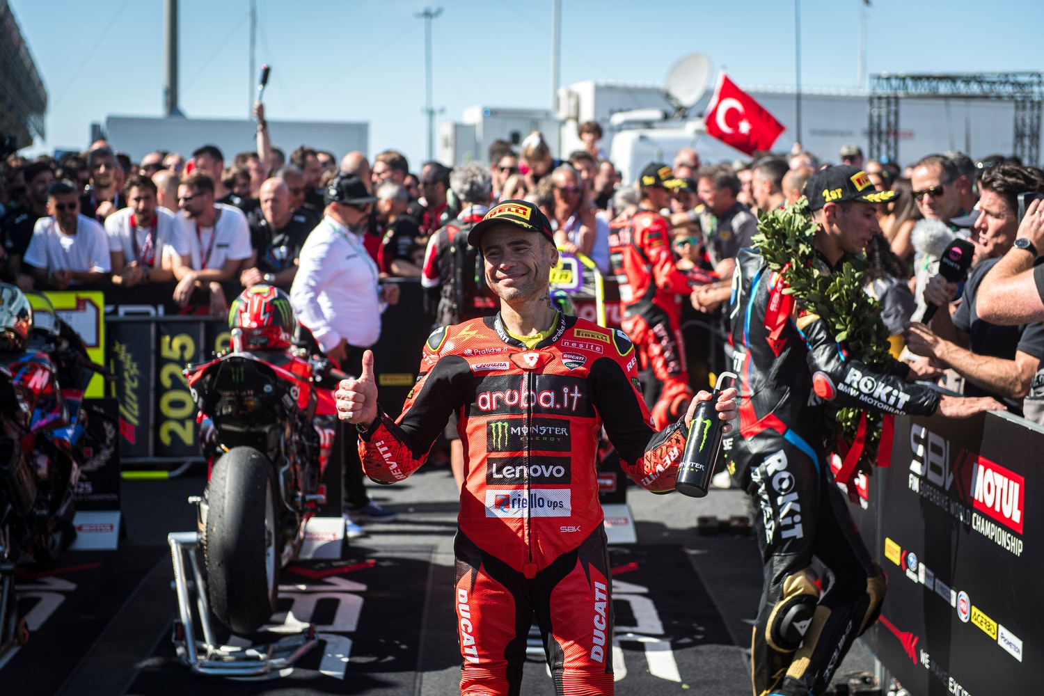Alvaro Bautista ha portato la petizione a Dorna