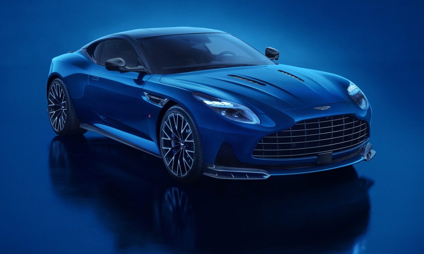 Aston Martin DB12 S