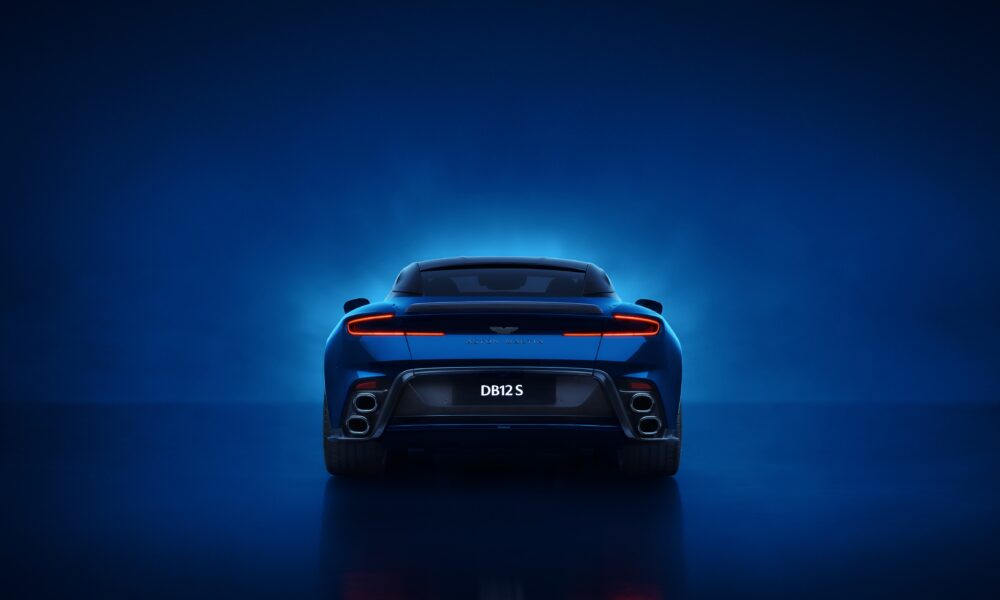 Aston Martin DB12 S posteriore