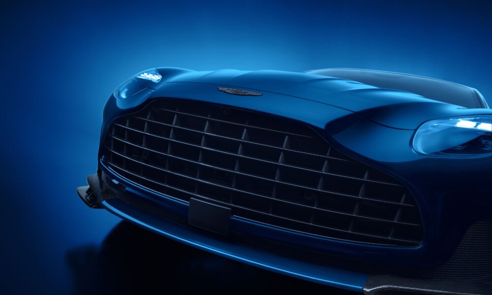Aston Martin DB12 S anteriore