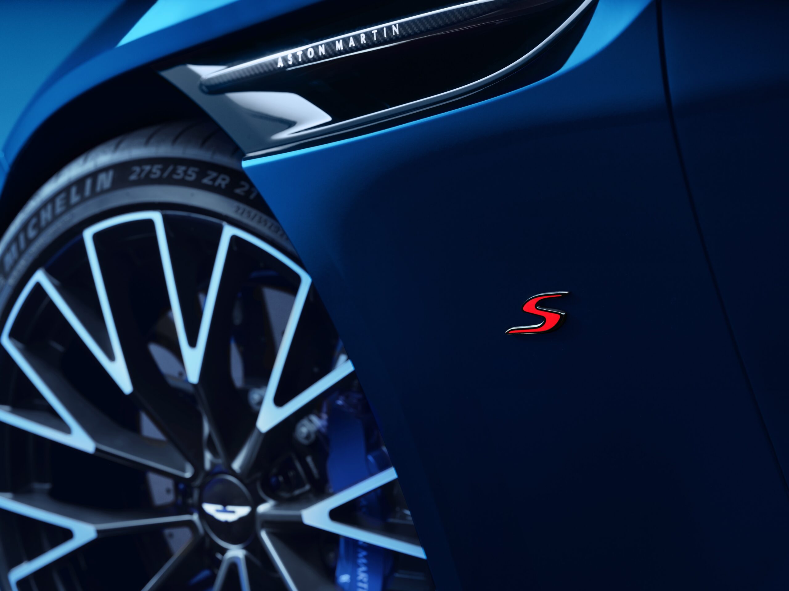 Aston Martin DB12 S dettagli