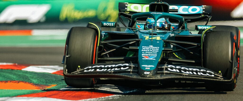 Fernando Alonso in azione in Messico