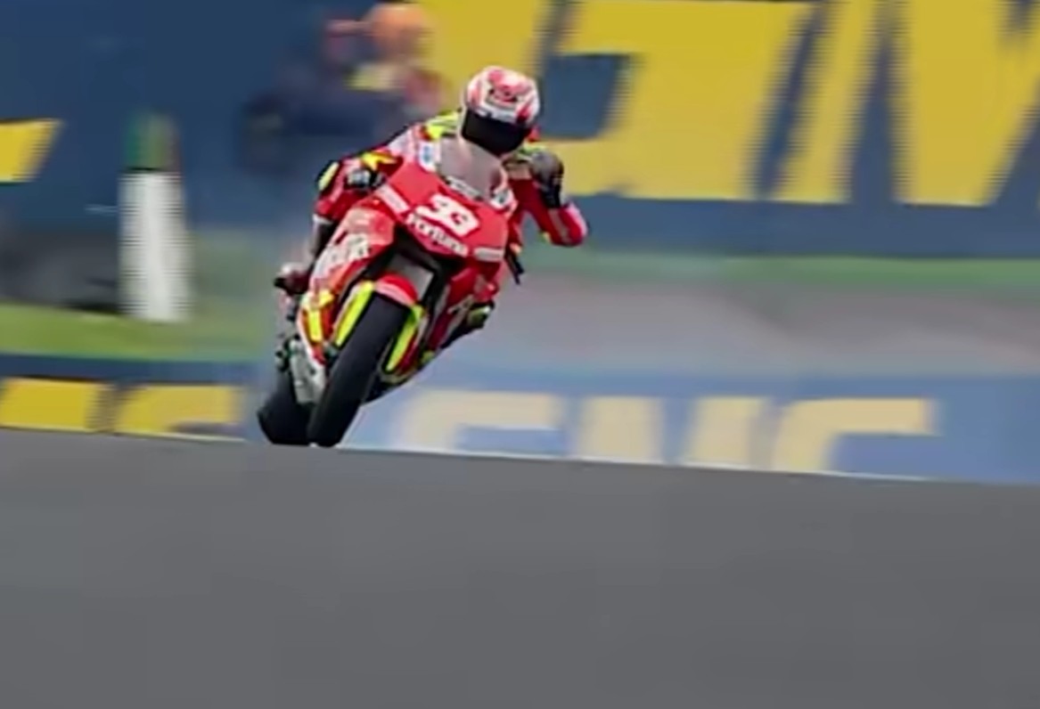 L'arrivo show di Melandri a Phillip Island nel 2006