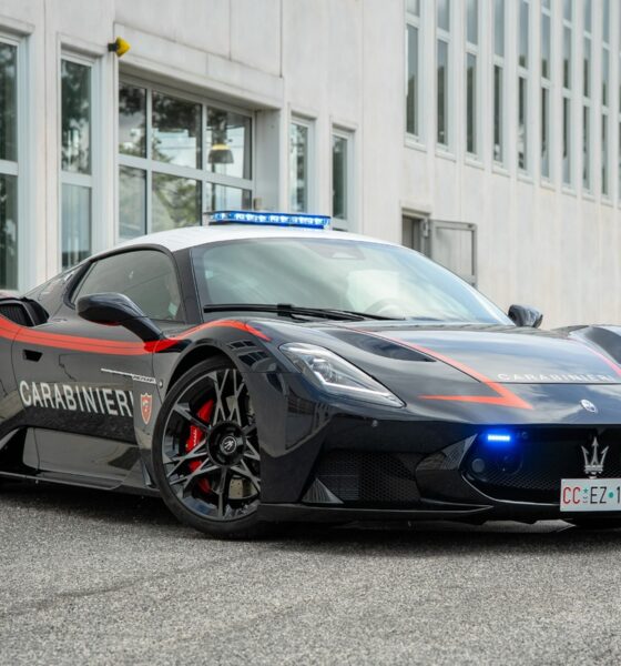 La Maserati MCPURA consegnata da Stellantis ai Carabinieri (© Stellantis)