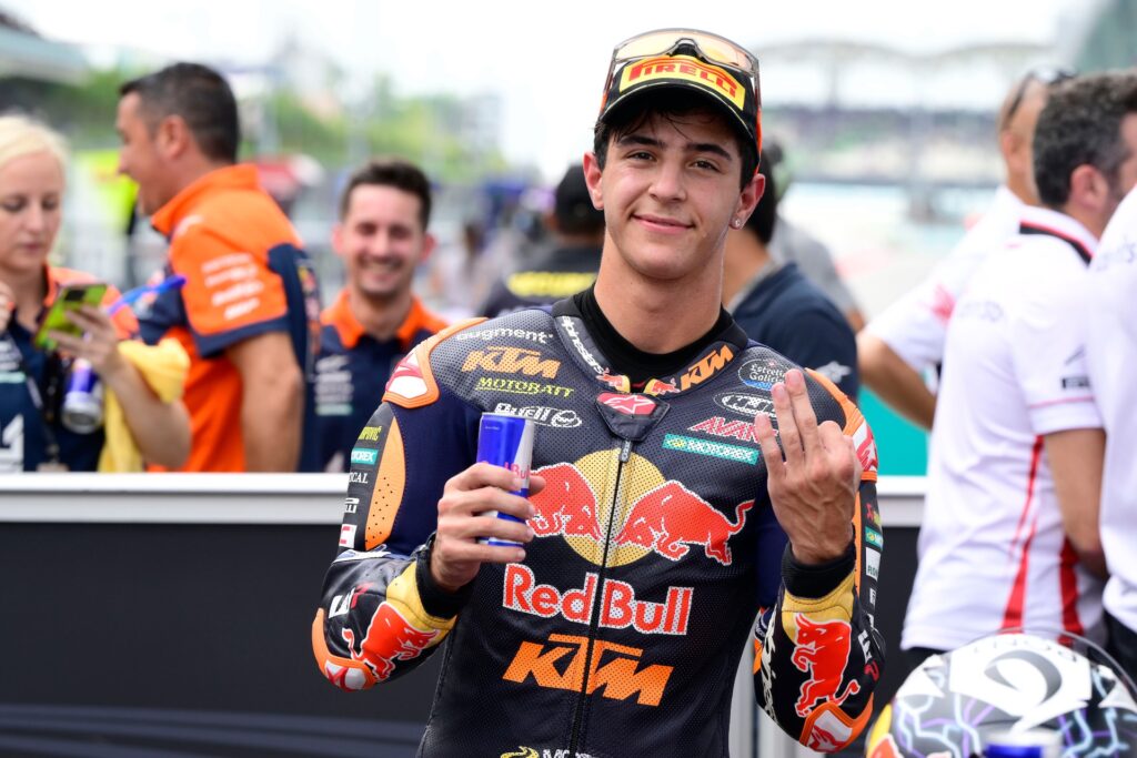 Josè Antonio Rueda nel parco chiuso di Sepang dopo le qualifiche del sabato (© Red Bull Content Pool)