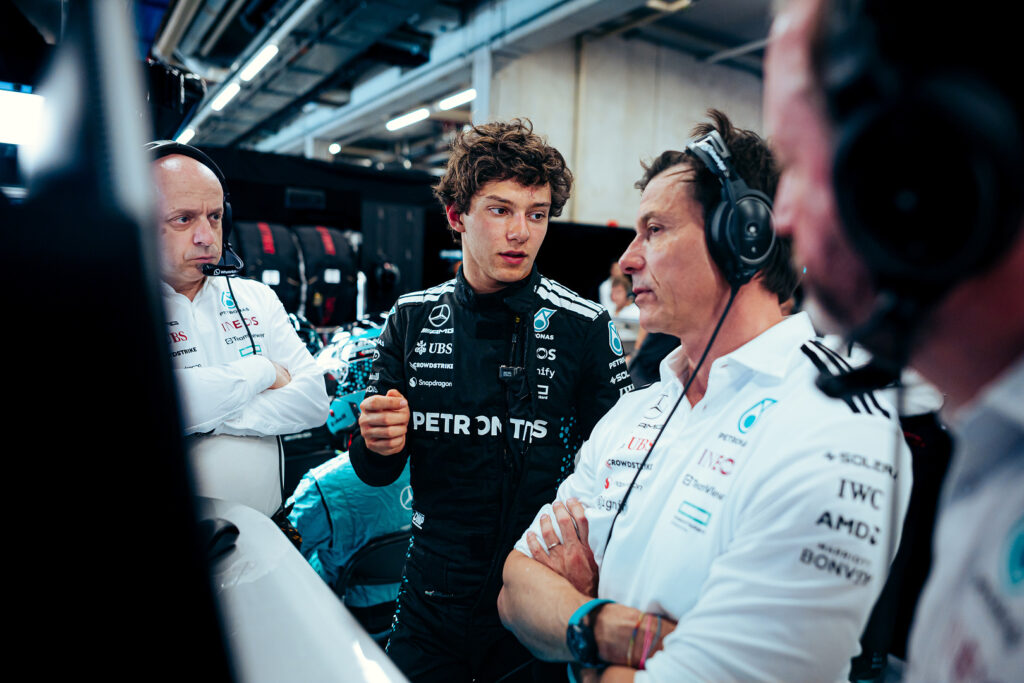 Kimi Antonelli a colloquio con Toto Wolff