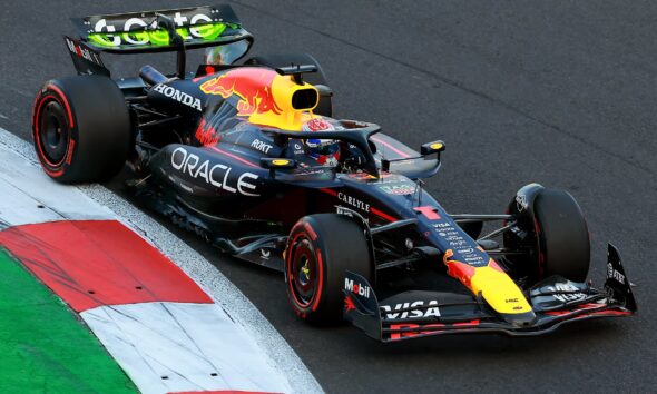 Max Verstappen in pista nelle Prove Libere 2 a Città del Messico