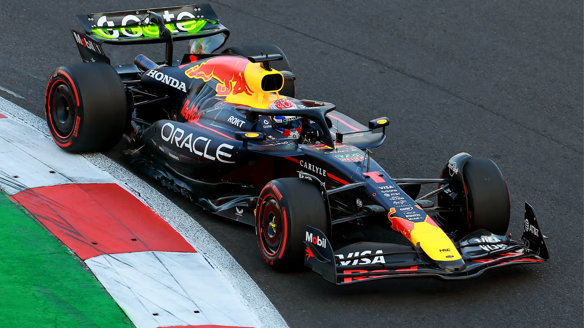 Max Verstappen in pista nelle Prove Libere 2 a Città del Messico