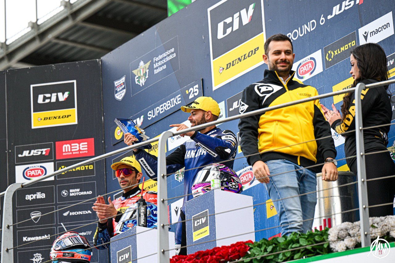 Il podio della Superpole Race del CIV SBK