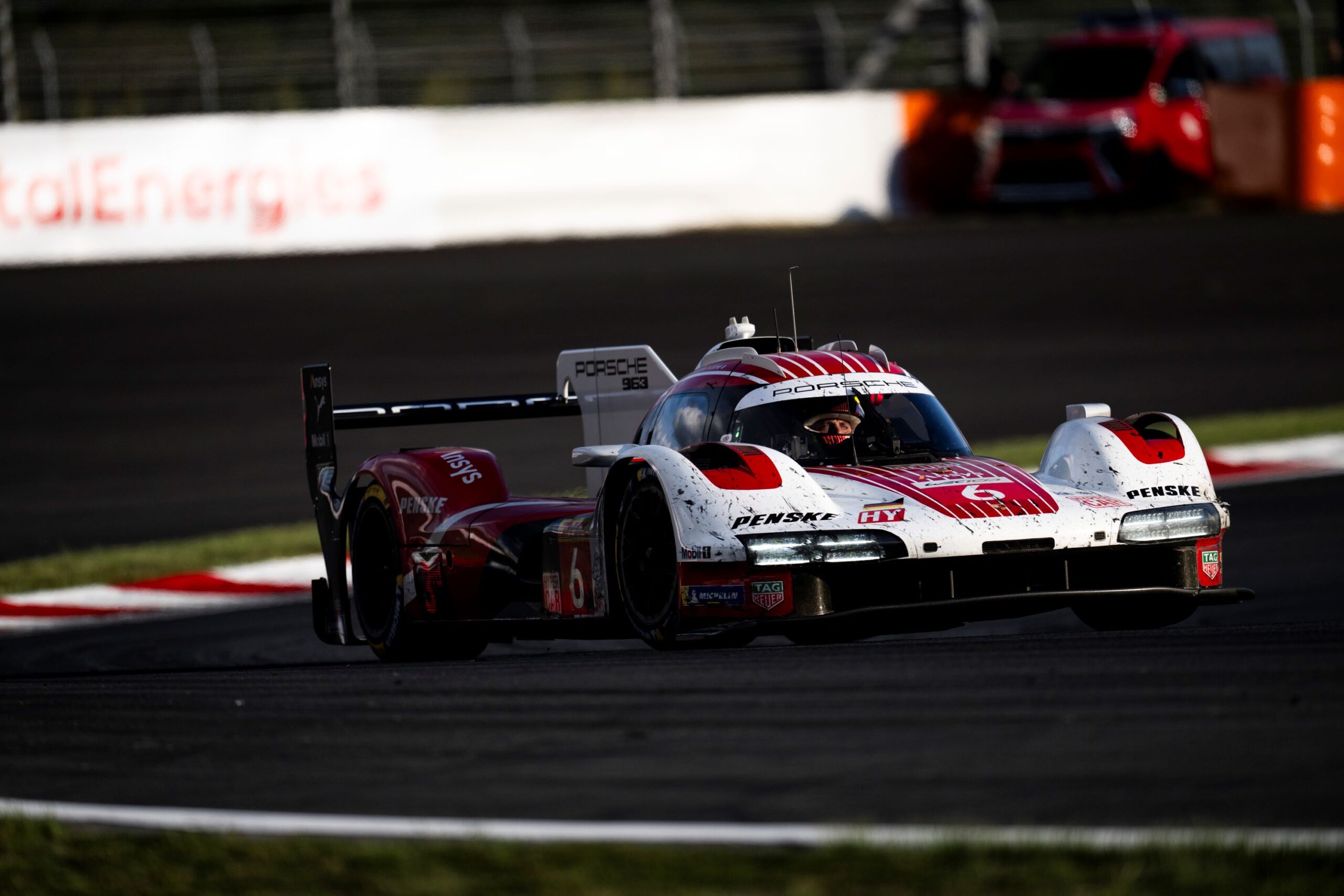 La Porsche Penske numero 6 al Fuji: la penultima gara prima del ritiro dal WEC