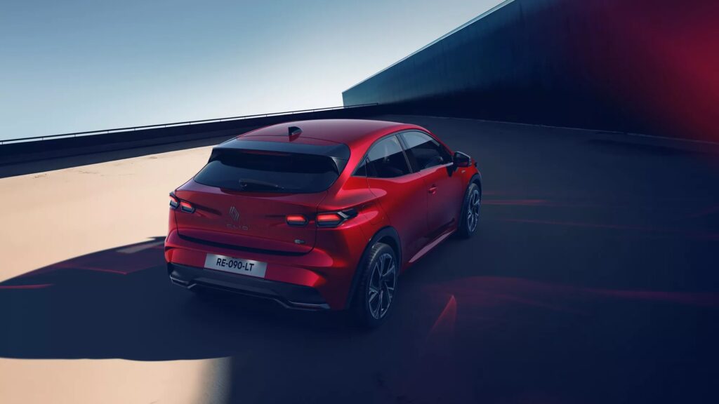 Il retro della Clio 2026