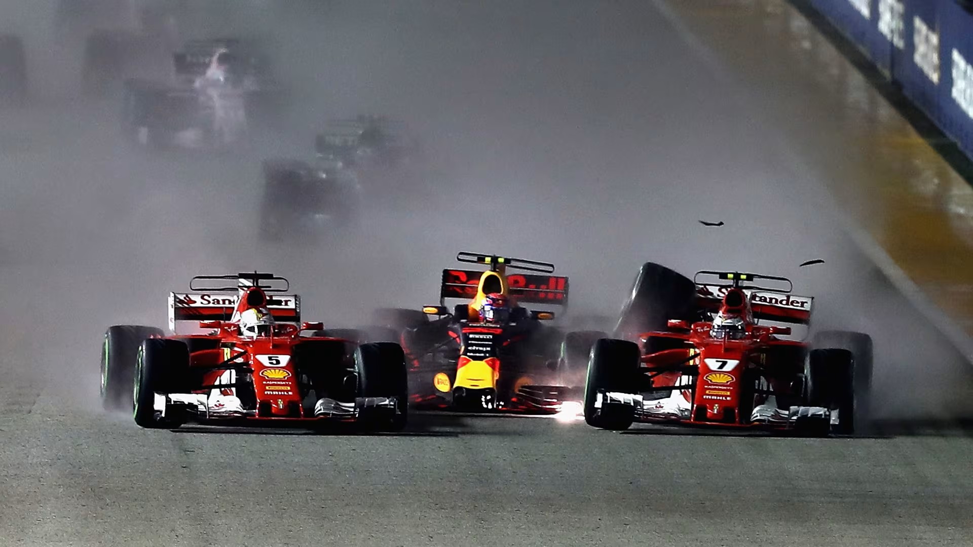 Il contatto tra Vettel, Verstappen e Raikkonen a Singapore nel 2017