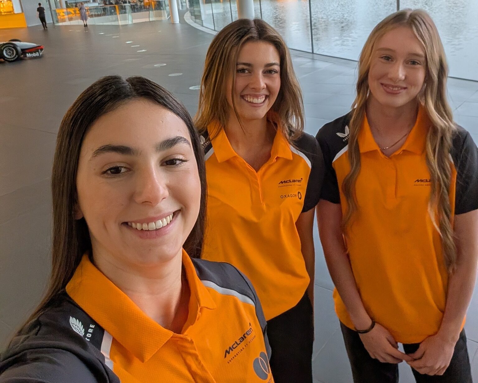 Ella Lloyd, Ella Stevens e Ella Hakkinen