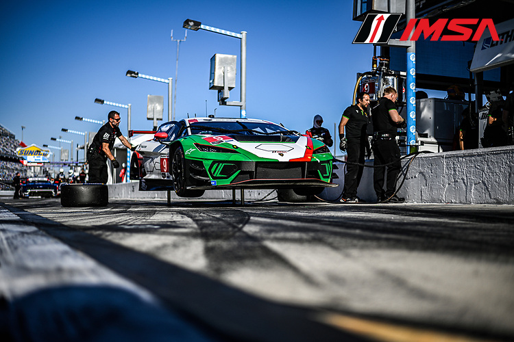 La Temerario GT3 ai box (© IMSA / Brandon Badraoui / Lumen)