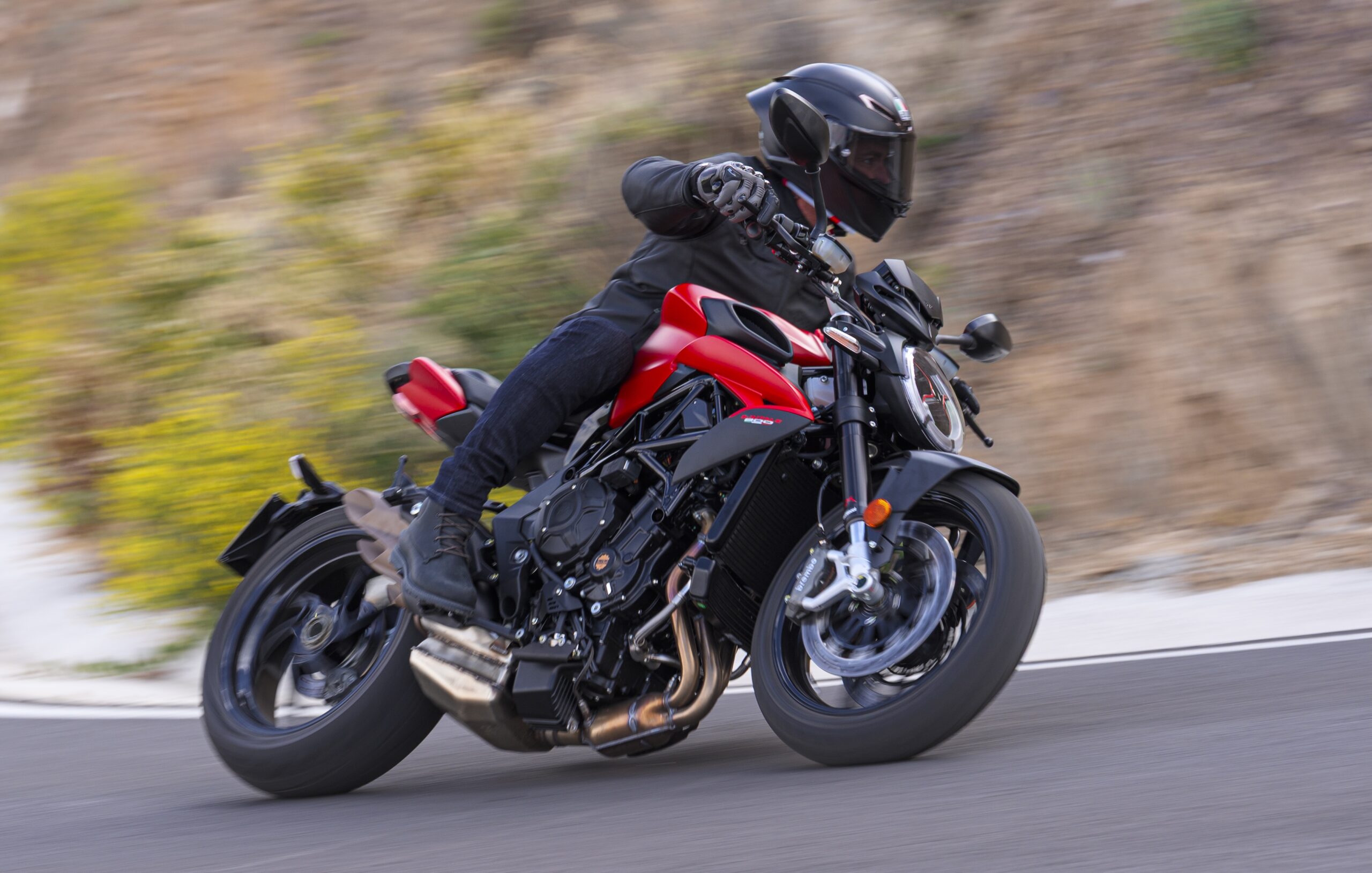 La Brutale 800 2026 ritratta in strada (© MV Agusta)