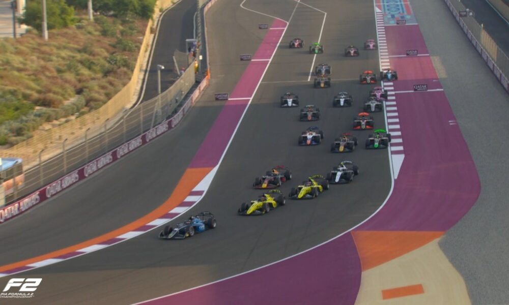 La partenza della Feature Race di F2 in Qatar