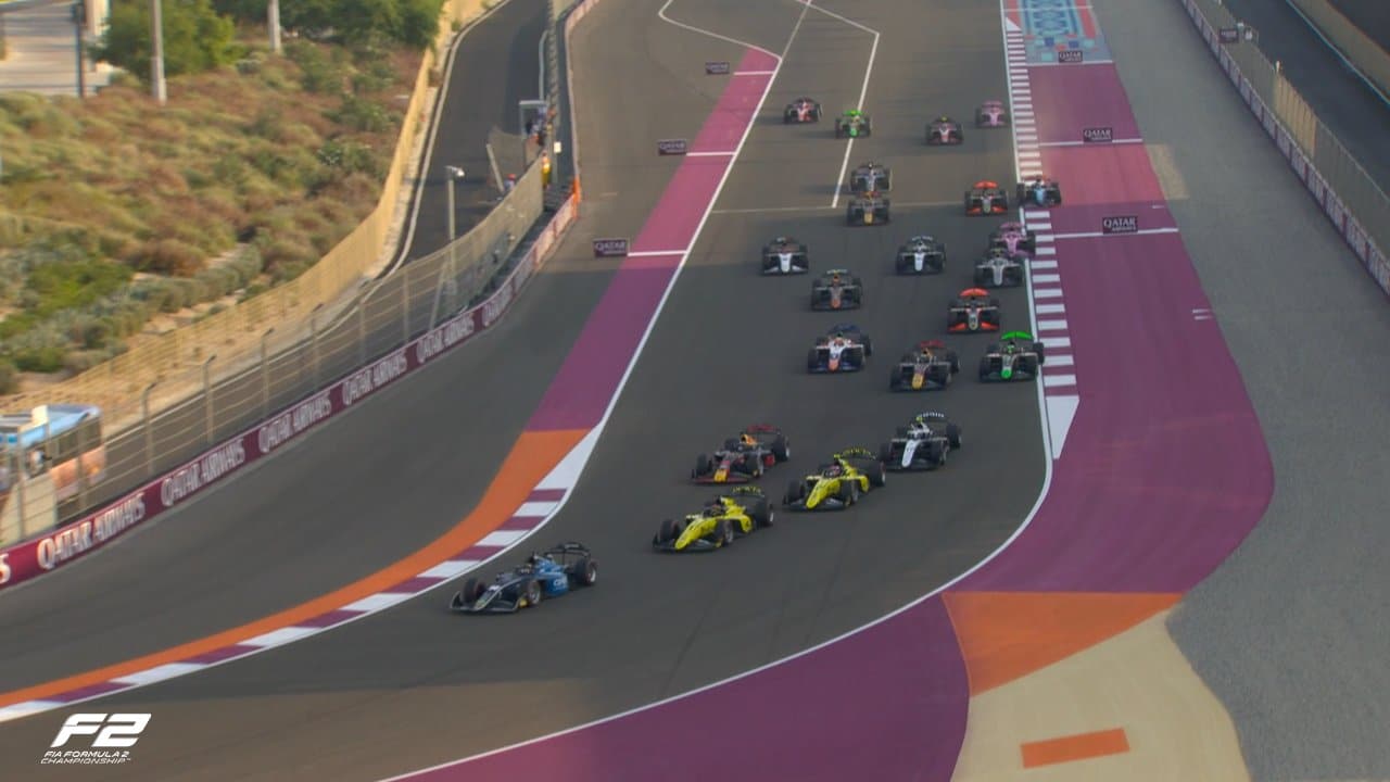 La partenza della Feature Race di F2 in Qatar