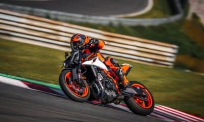 La KTM 990 DUKE R in uscita nel 2026 (© KTM)