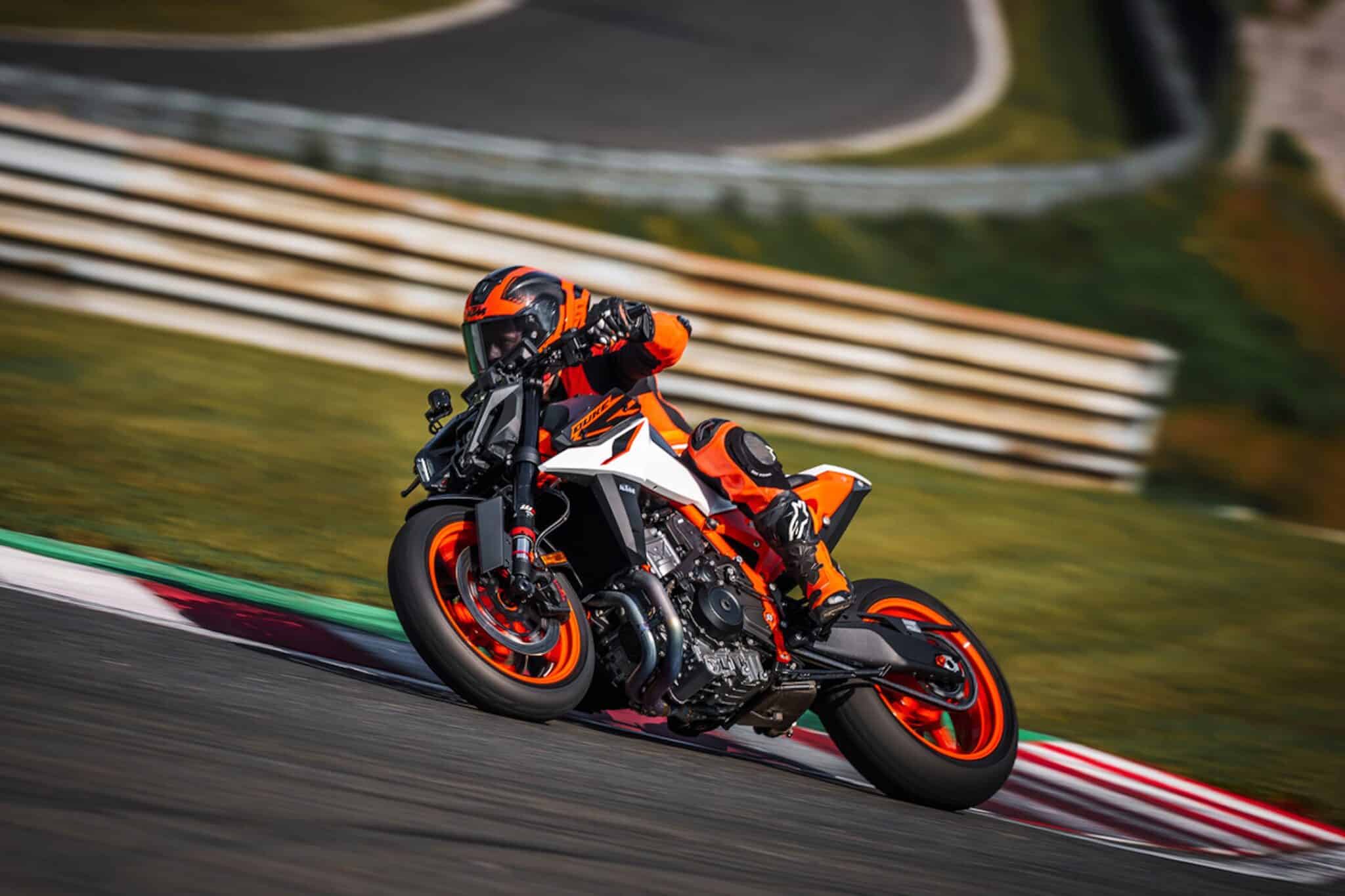 La KTM 990 DUKE R in uscita nel 2026 (© KTM)