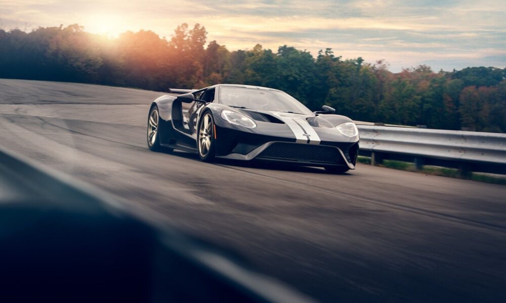Un rendering dell'ultima Ford GT