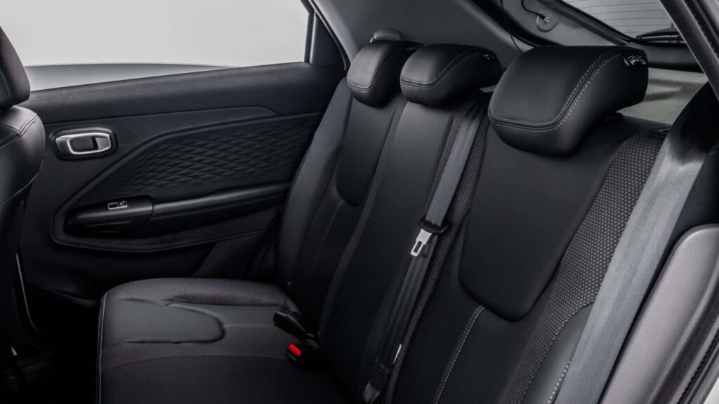 I sedili posteriori della DR 5 (© DR Automobiles)