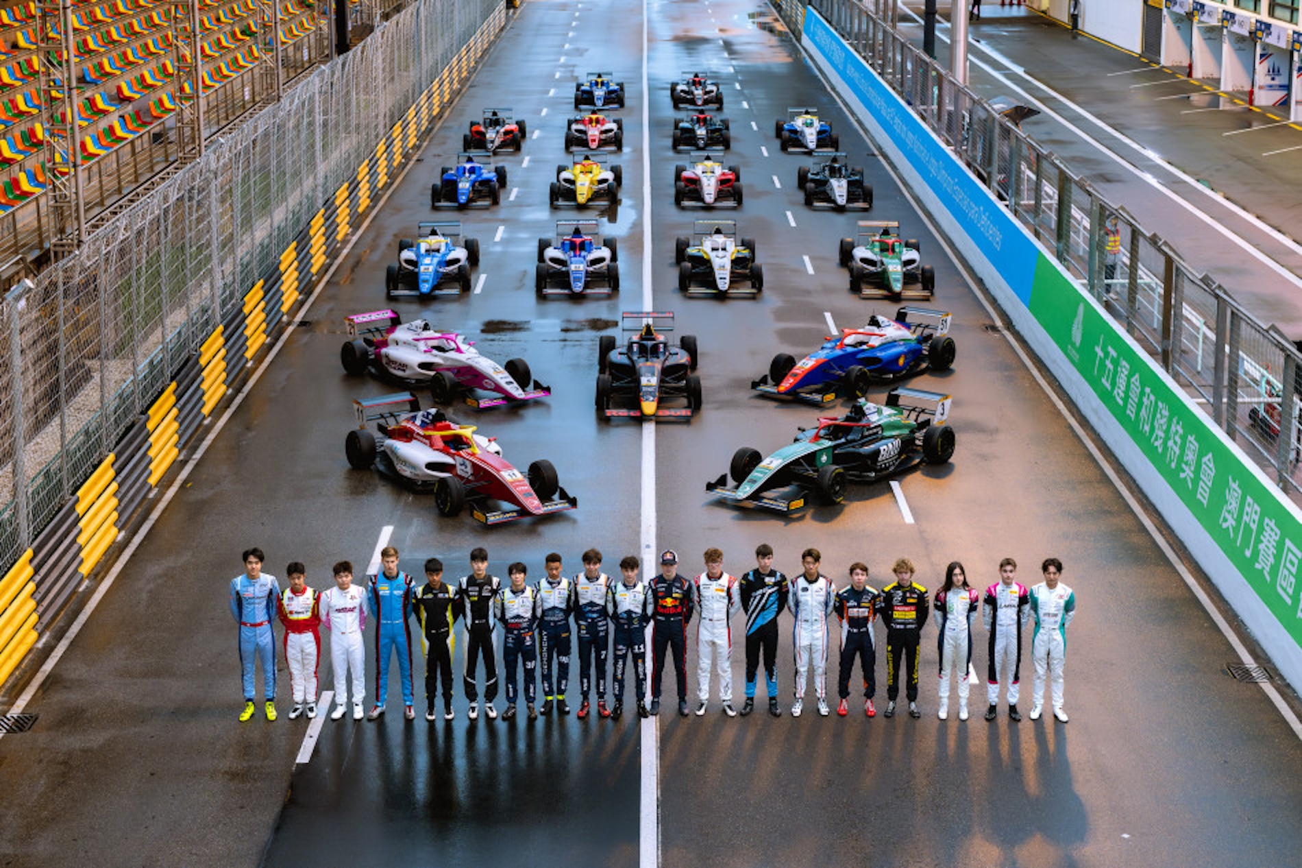 I piloti della Coppa del Mondo FIA F4 2025 (© FIA)