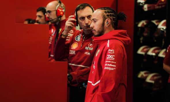 Lewis Hamilton con Riccardo Adami nei box di Città del Messico