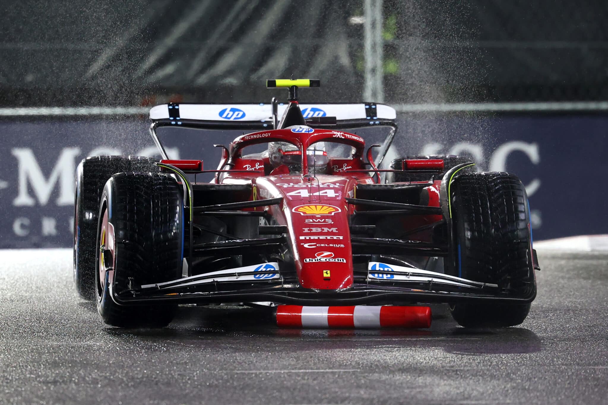 Hamilton durante le qualifiche a Las Vegas (© Ferrari)