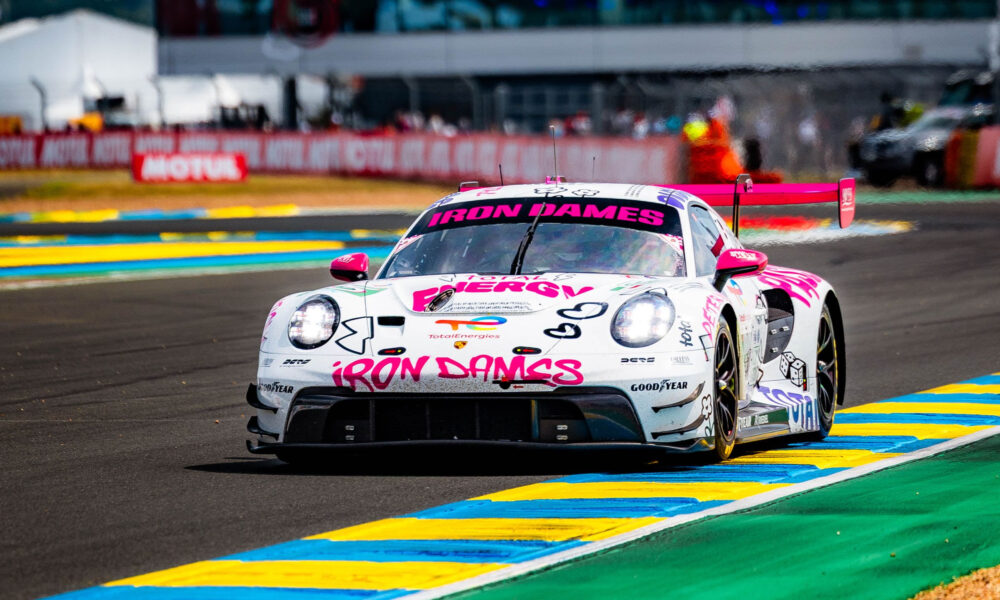 La Porsche #85 delle Iron Dames durante la 24 Ore di Le Mans
