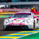 La Porsche #85 delle Iron Dames durante la 24 Ore di Le Mans