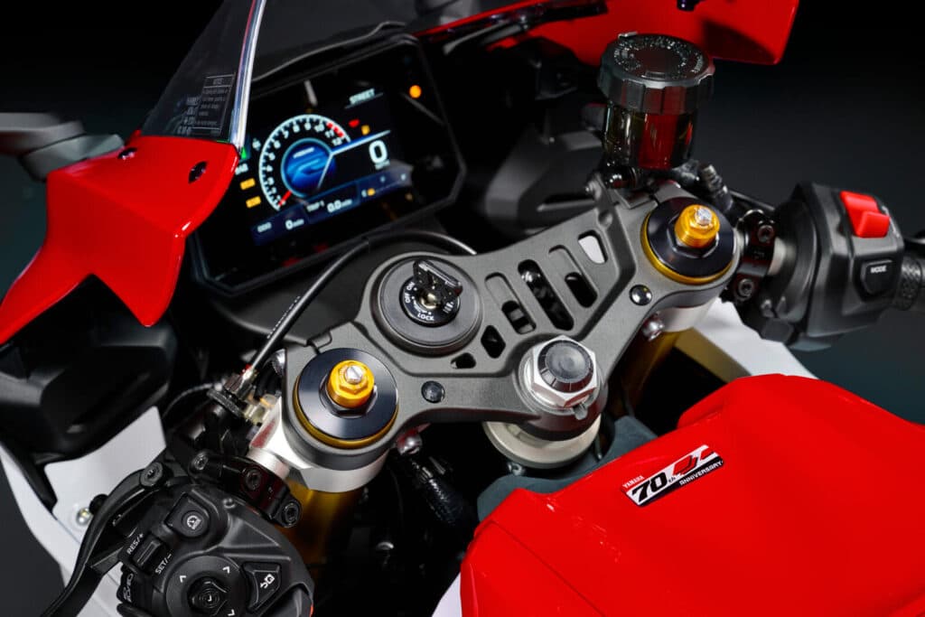 Il display della Yamaha R7 2026 (© Yamaha)