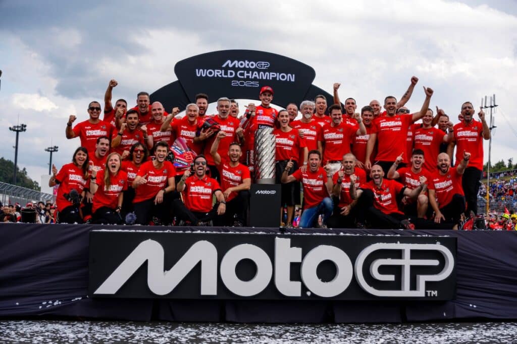 Le celebrazioni del titolo di Marquez in Giappone