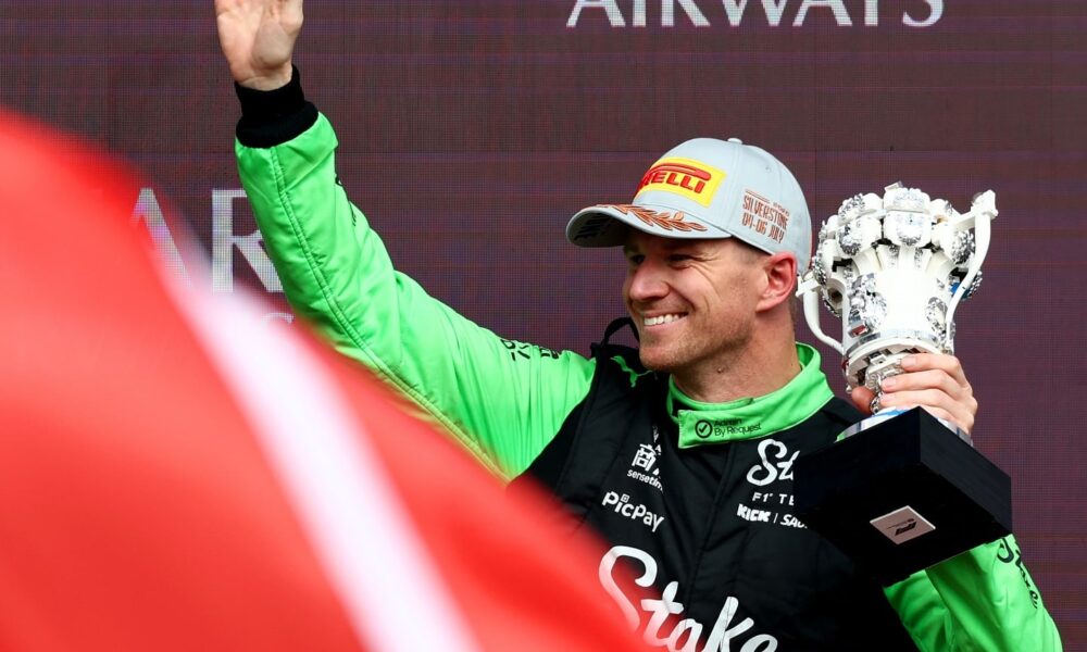 Nico Hulkenberg sul podio di Silverstone 2025