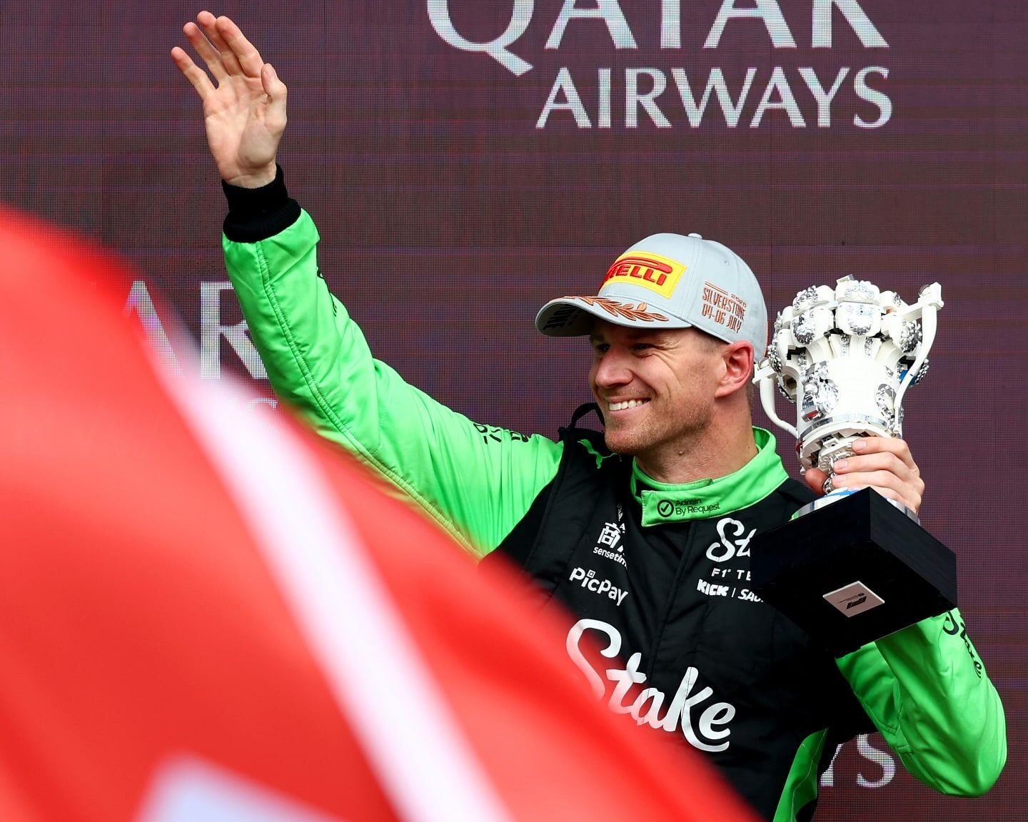 Nico Hulkenberg sul podio di Silverstone 2025