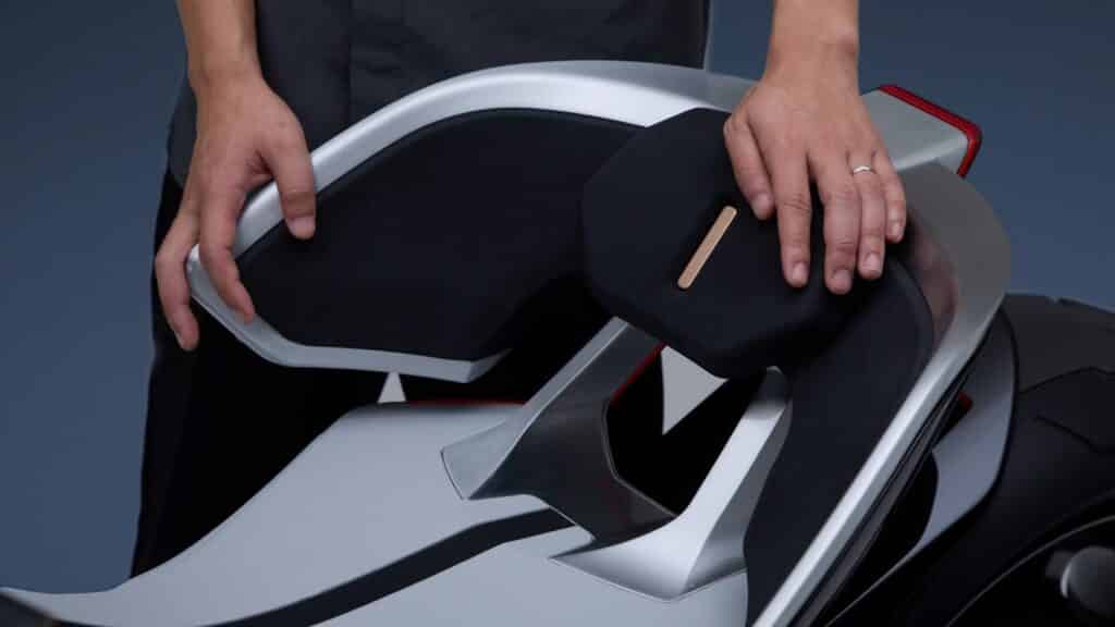 La seduta avvolgente della EV Outlier Concept