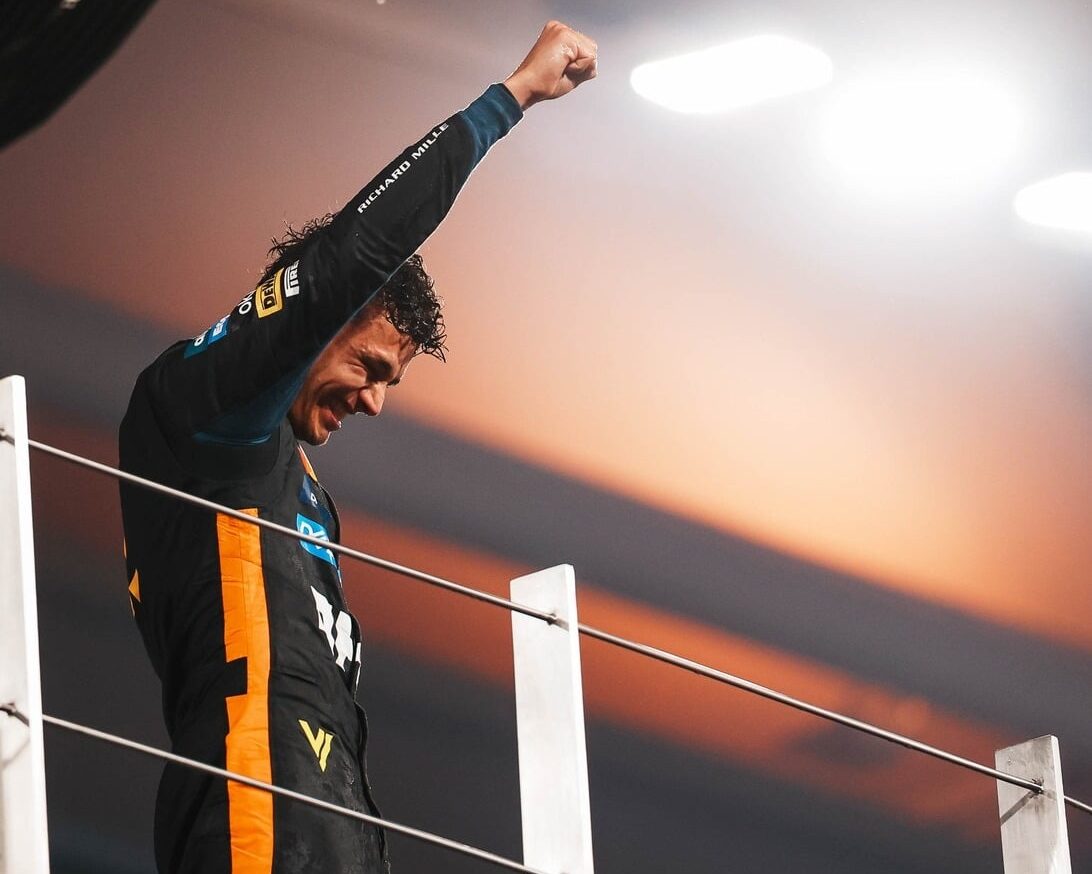 Lando Norris festeggia il titolo ad Abu Dhabi