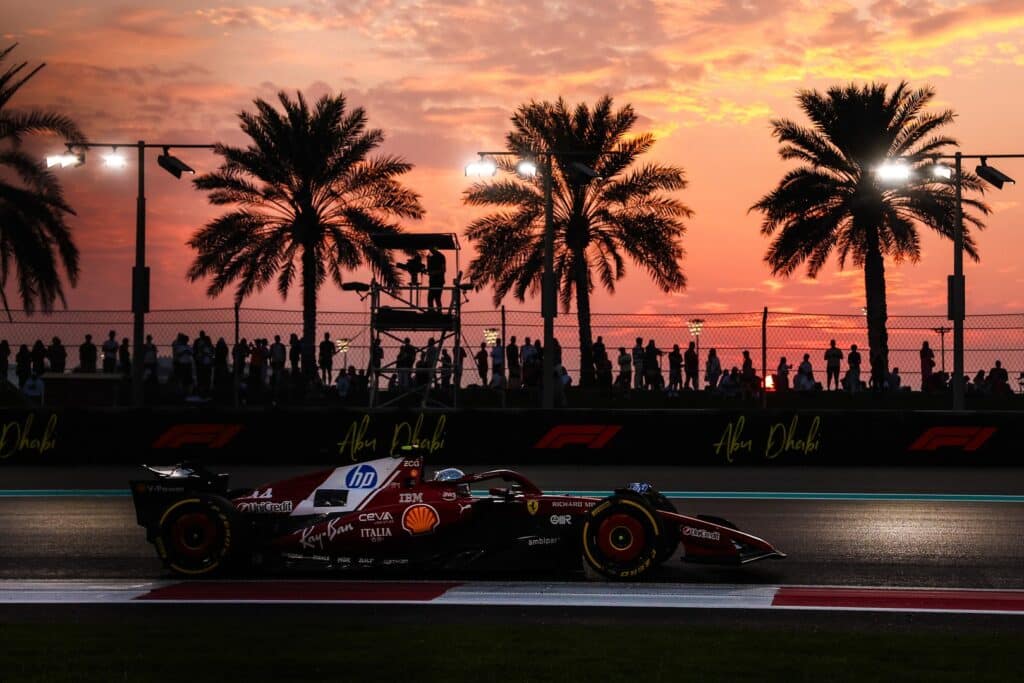 Hamilton ad Abu Dhabi